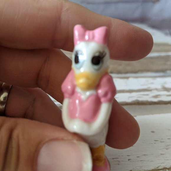 Disney Daisy duck figurine ceramic - Picture 5 of 7